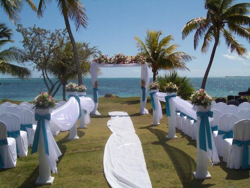 Outdoor Wedding on the lawn at Abaco Beach Resort